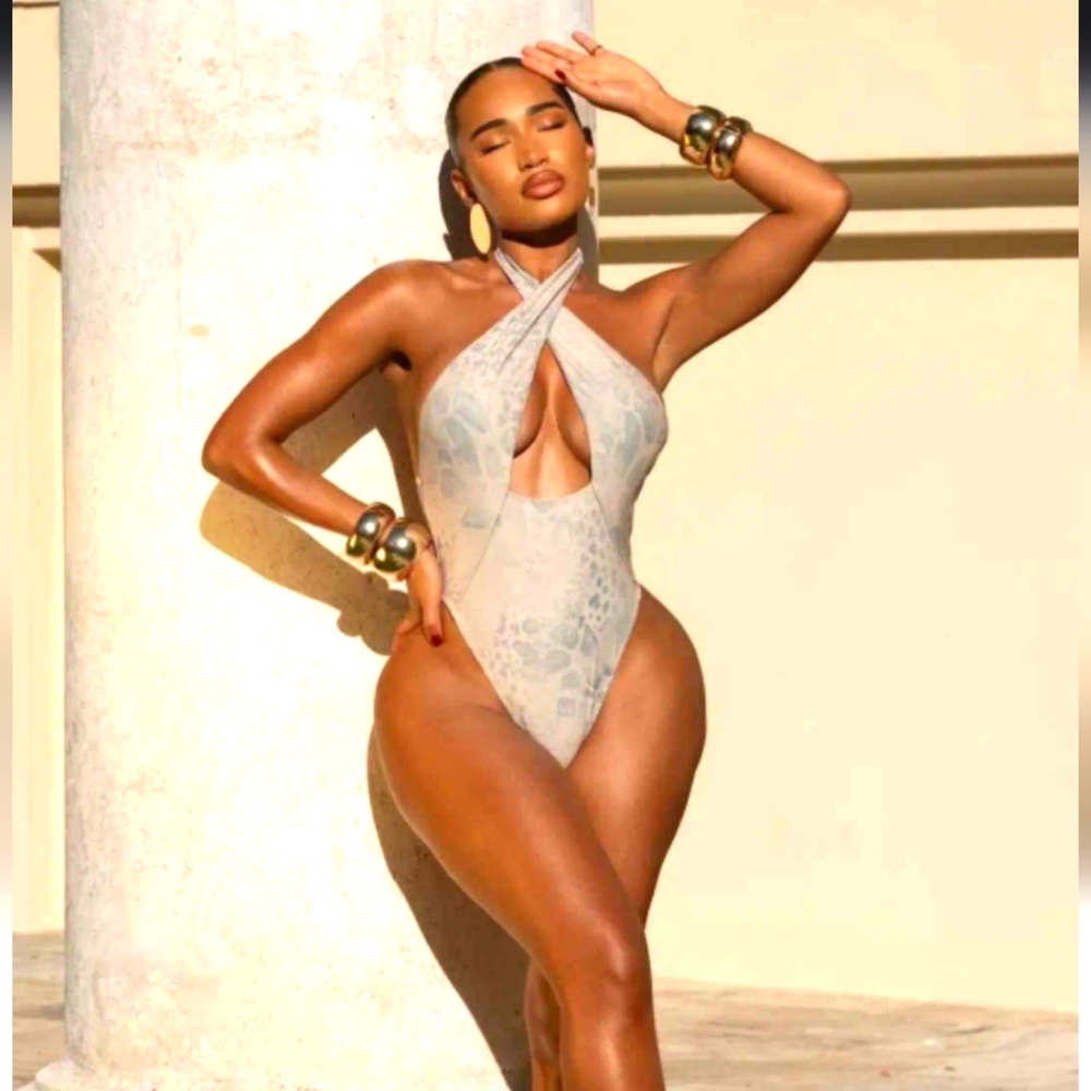 Chic Cream Halter Neck One-Piece Swimsuit